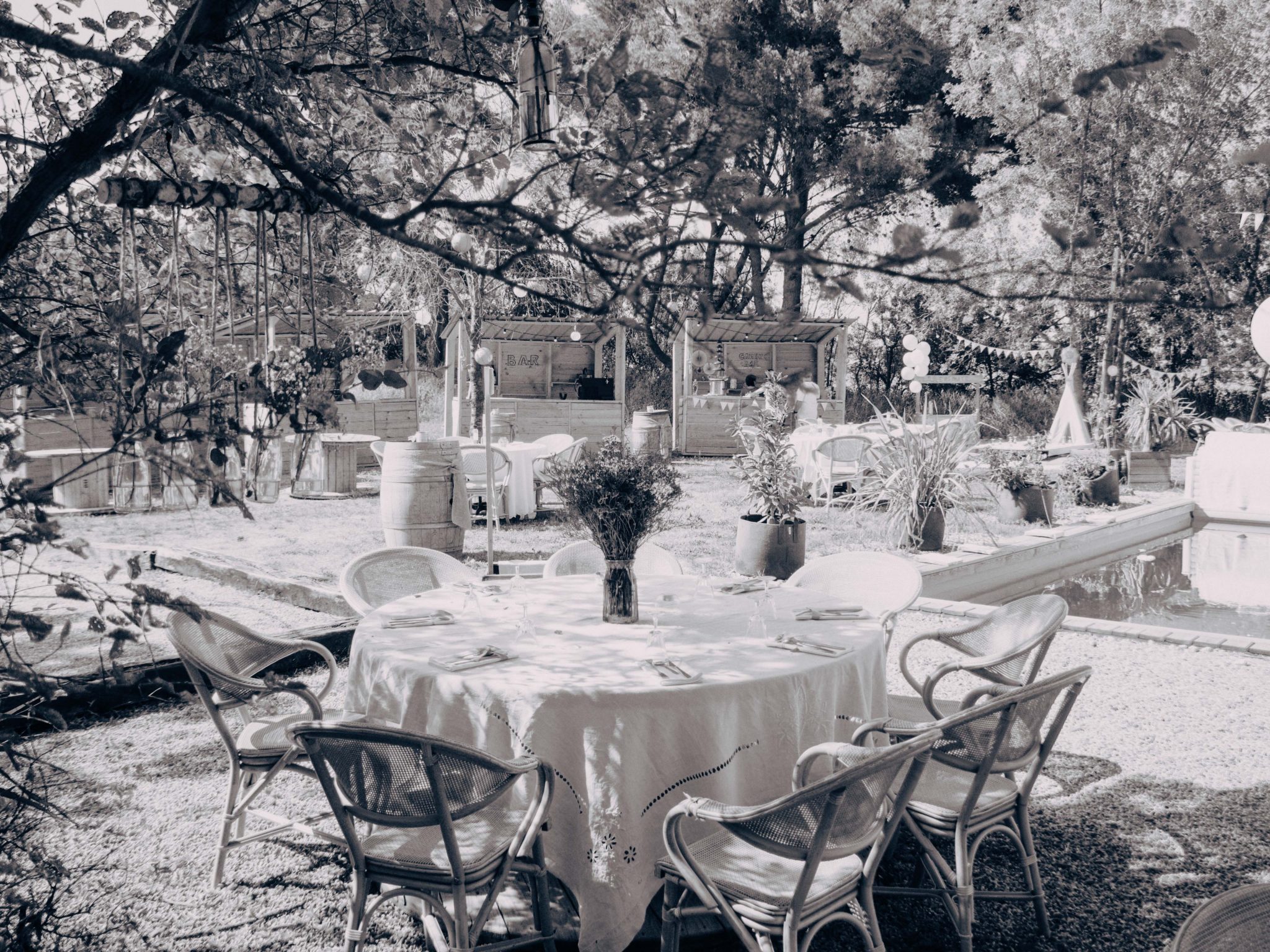 Photographie monochrome, installation mariage, photographie en noir et blanc