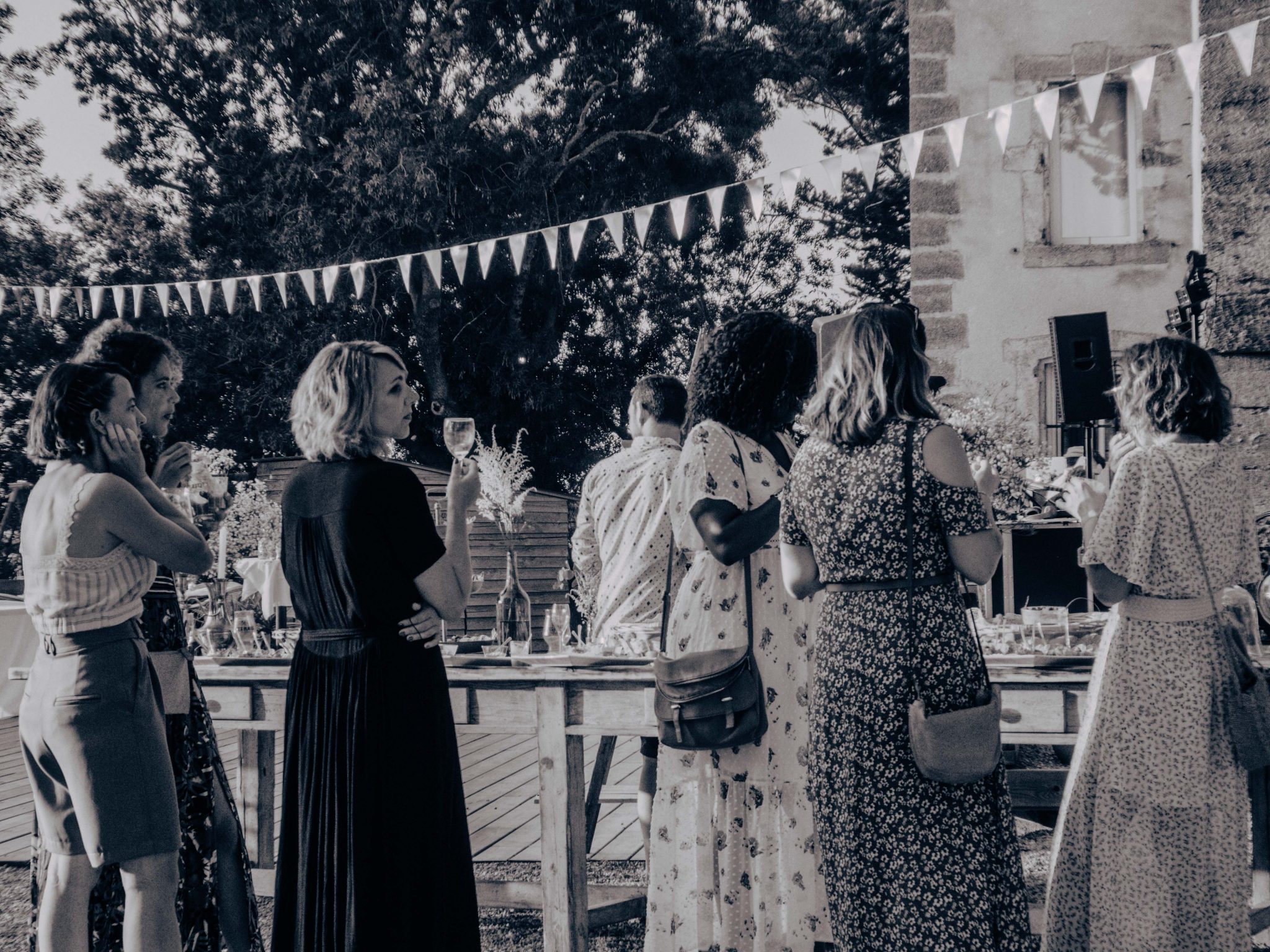 Photographie reportage mariage, ambiance fête, photographie en noir et blanc