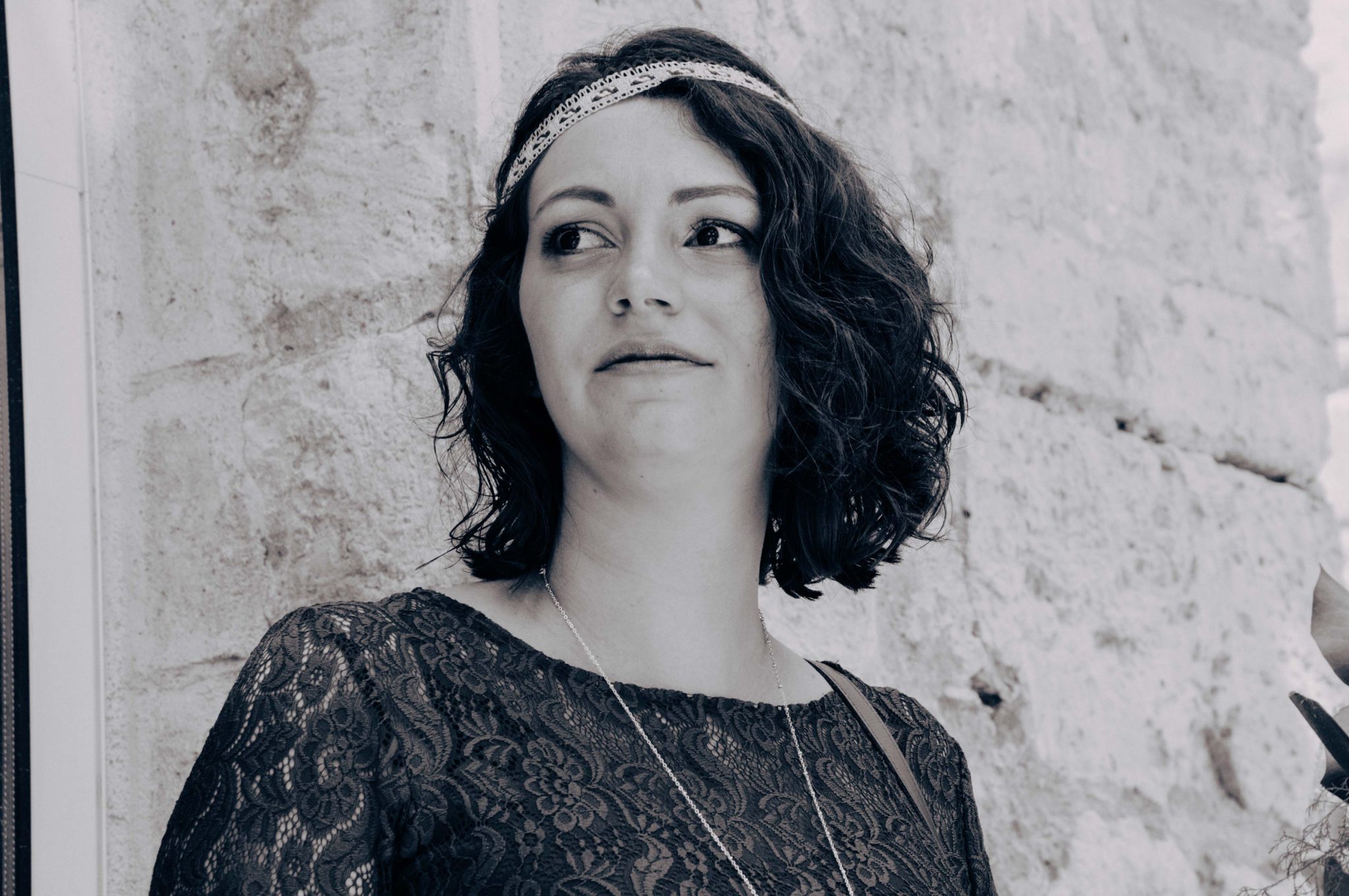 Photographie de portrait femme, photographie en noir et blanc
