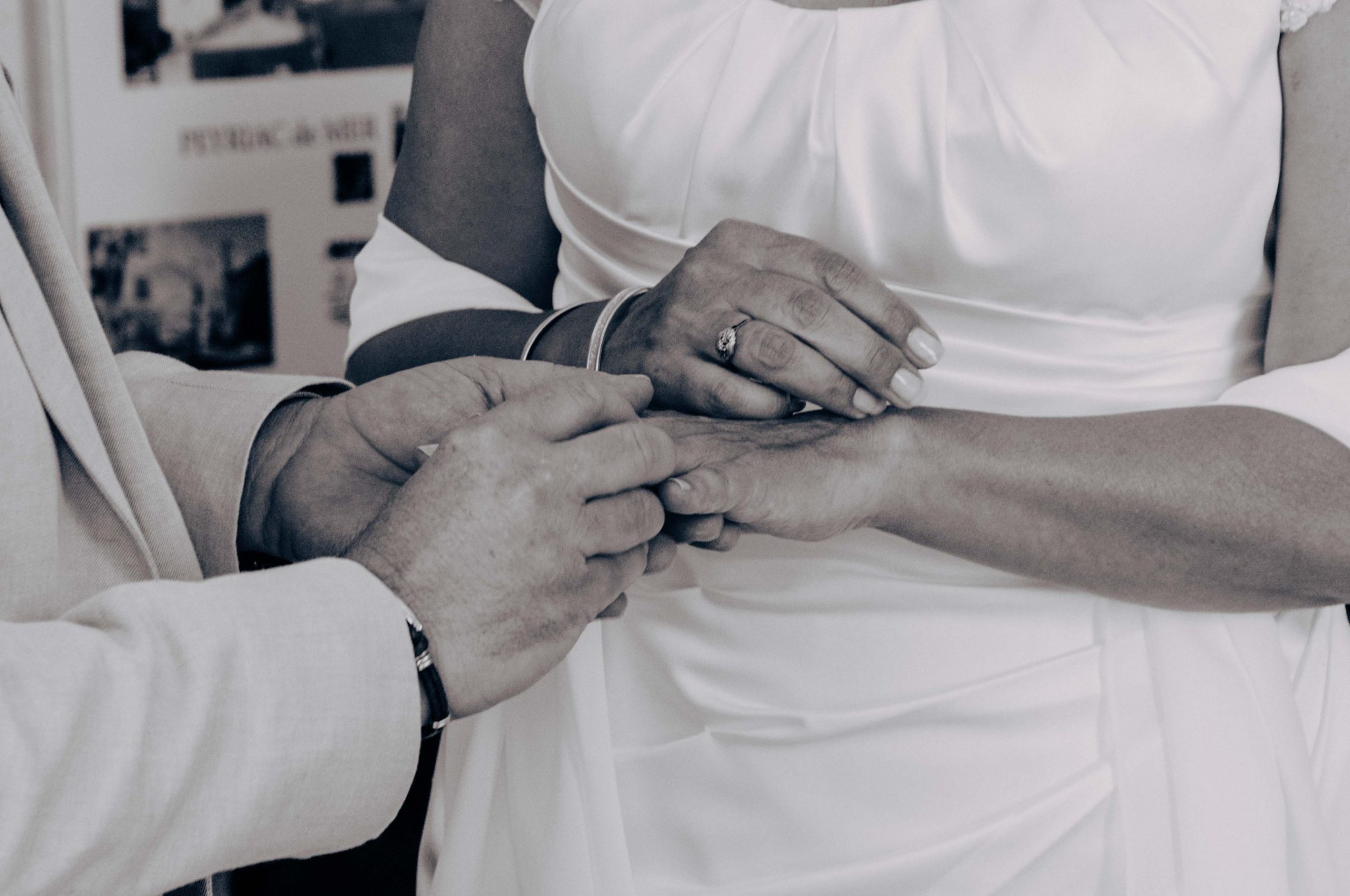 Photographie de mariage, alliance, photographie en noir et blanc
