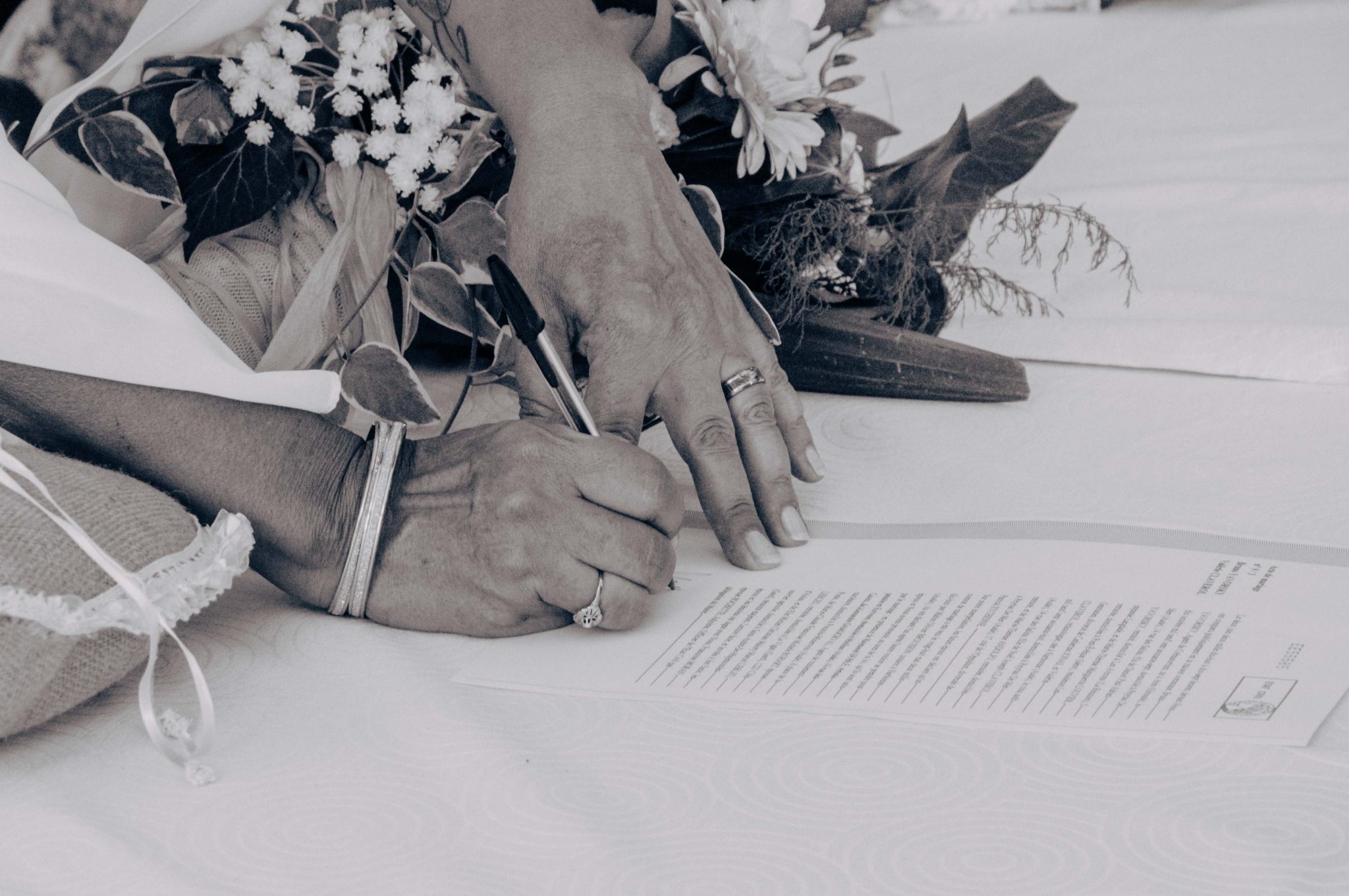 Photographie de mariage, signature mairie, photographie en noir et blanc