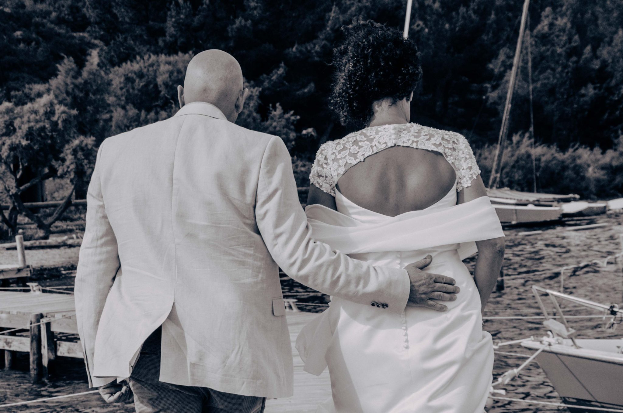Photographie de mariage, photographie de couple, mer, photographie en noir et blanc
