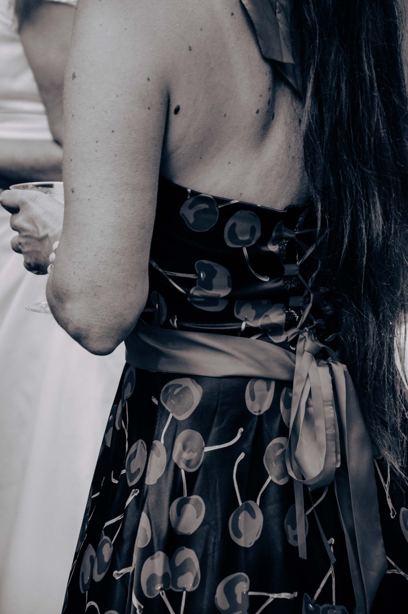 Photographie de mariage, robe gros plan, photographie en noir et blanc